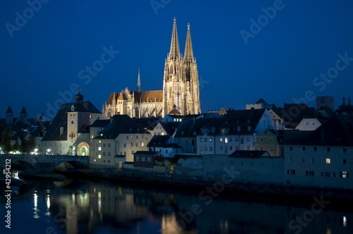 Regensburger Dom bei Nacht