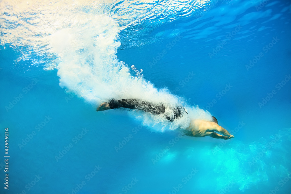 Naklejka premium Jumping into water