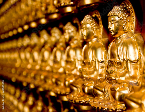 The Row of buddha status in temple © cbenjasuwan