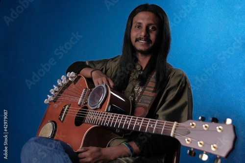 Indian musician with bongo guitar .