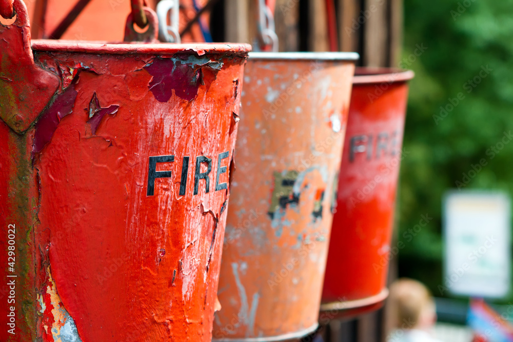 Fotografía fire buckets