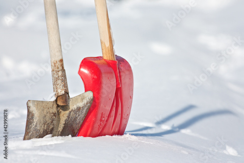 Snow shovel, pale da neve photo