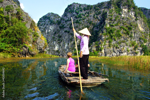 promenade en barque a Hoa Lu