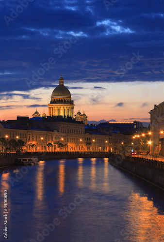 Санкт-Петербург. Вид на Исаакиевский собор белой ночью