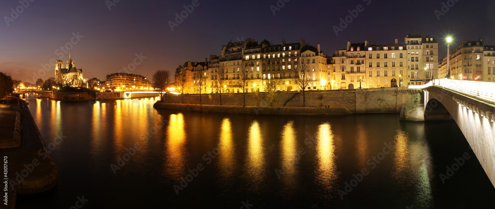 Romantic night scene at Paris
