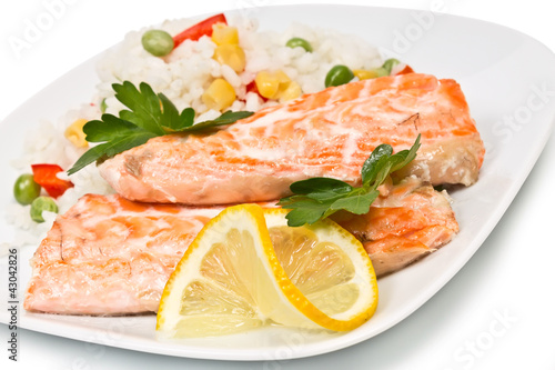 fillet of salmon and rice with vegetables