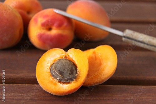 halbierte aprikose