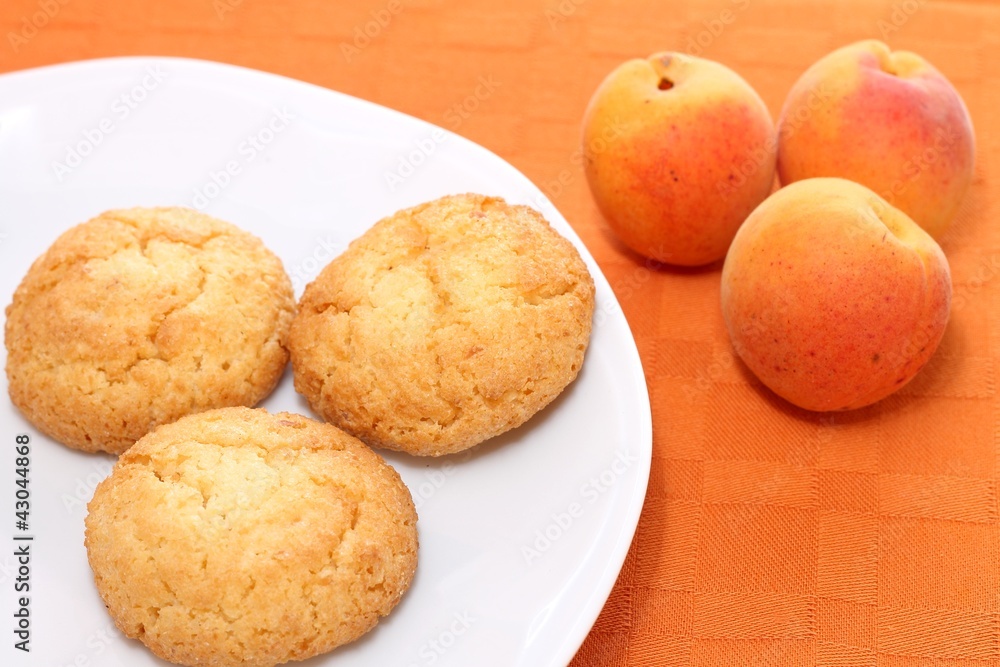 amaretti biscuits and apricots