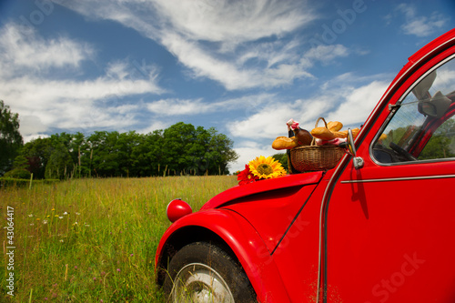 Foto French car with bread and wine