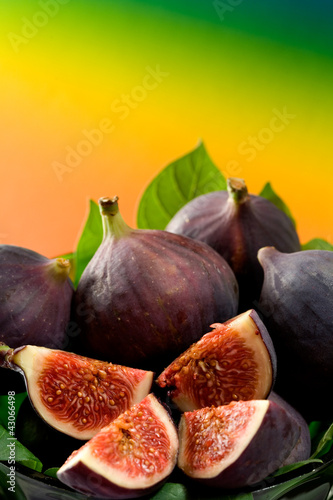 Several figs, whole and cut
