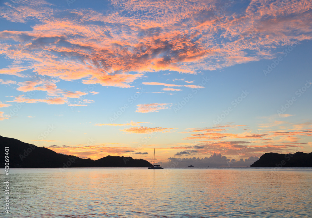 Fototapeta premium Tropical beach at sunset