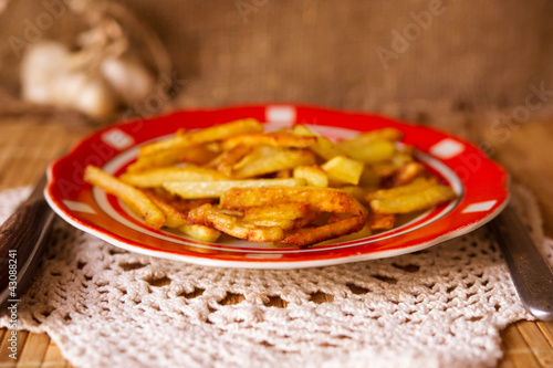 Fried potatoes with green peas