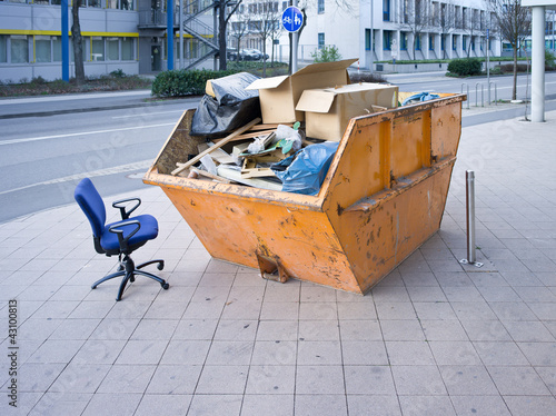 Obraz na płótnie Sperrmüll Container w salonie