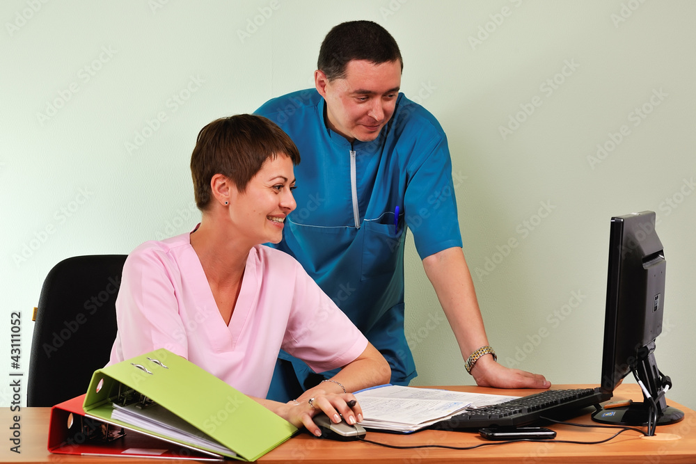 Врачи в клинике на рабочем месте