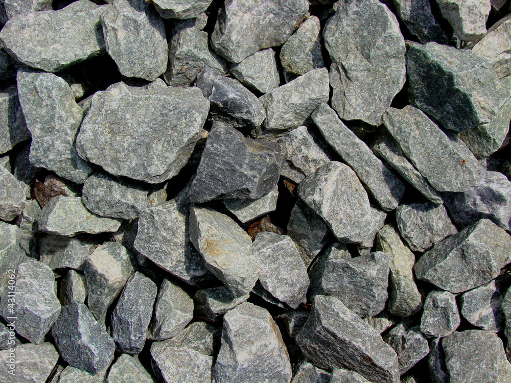 viele kleine graue steine aus steinbruch