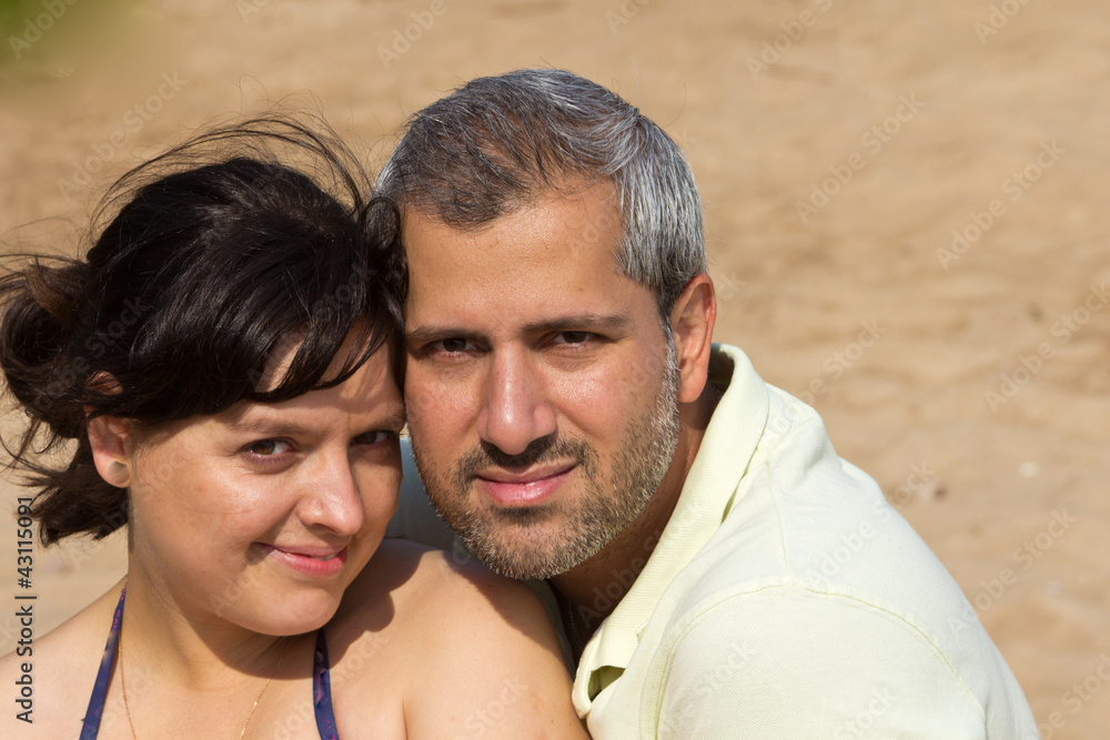 Fototapeta premium young pair on the seashore