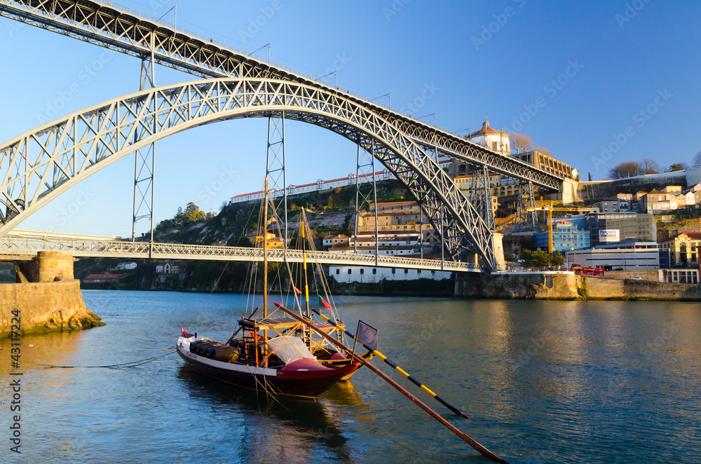 Naklejka premium Dom Luis I bridge