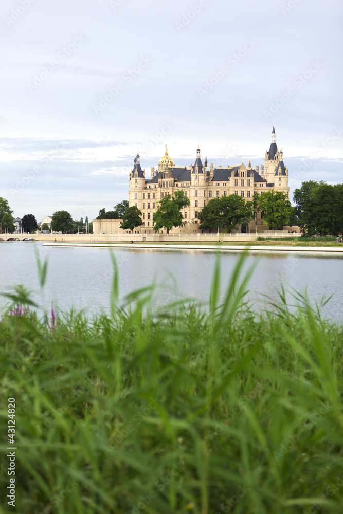 Fototapeta premium Schloss Schwerin und Schweriner See