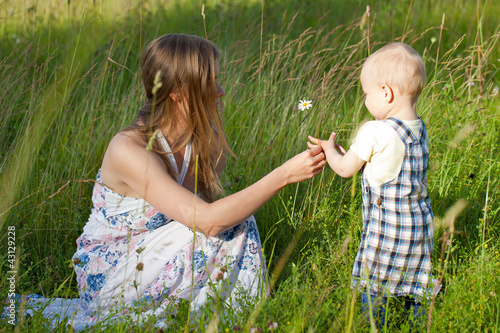 Fotografia mother and child on summer day