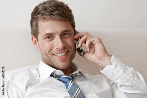 Geschäftsmann mit Smartphone