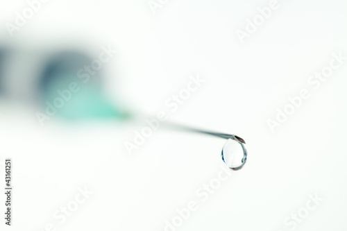 Close up of a drop outgoing of a syringe © WavebreakmediaMicro