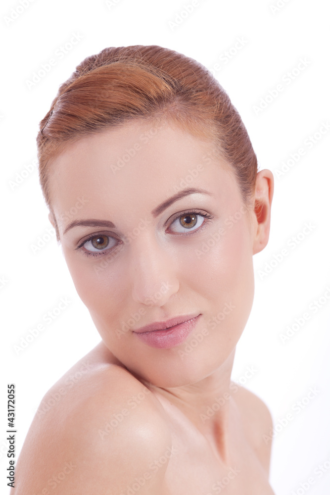 Portrait einer jungen hübschen Frau mit reinem Gesicht Portrait einer jungen hübschen Frau mit reinem Gesicht