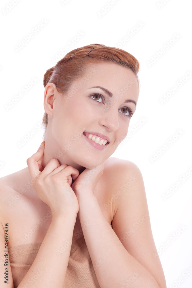 Portrait einer jungen hübschen Frau mit reinem Gesicht Portrait einer jungen hübschen Frau mit reinem Gesicht