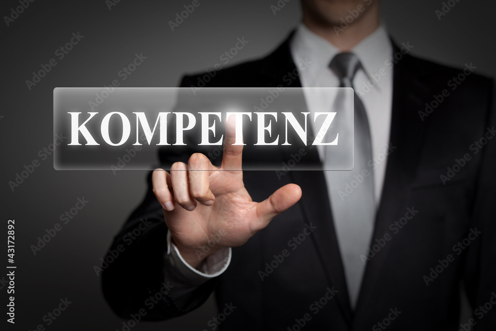 Mann drückt touchscreen button - Kompetenz Mann drückt touchscreen button - Kompetenz