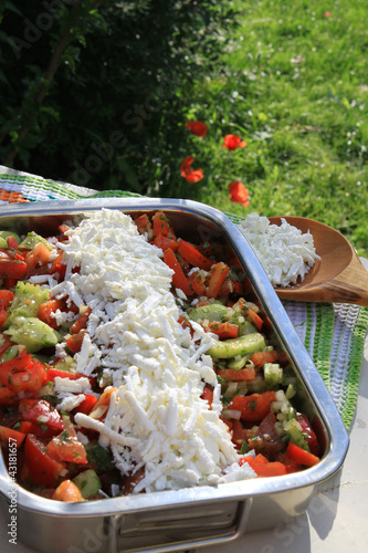 Schopska Salat - Gemüsesalat mit frischen Zutaten photo