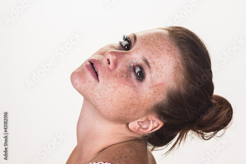 Obraz na płótnie Beautiful girl with red hair and sensual gaze w salonie
