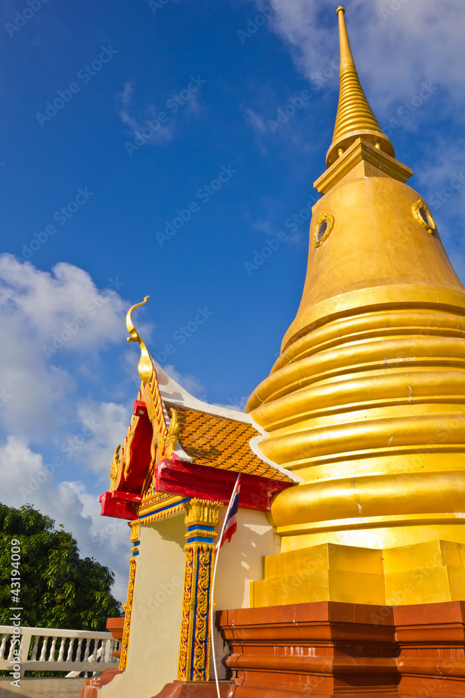 Fototapeta premium Golden pagoda