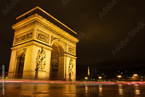 Fototapeta Naklejka Na Ścianę i Meble -  The Arc de Triomphe at Night