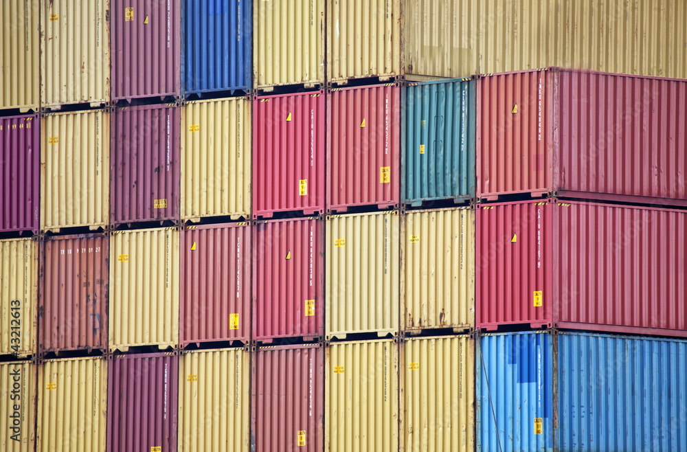 Container auf einem Containerfeederschiff Container auf einem Containerfeederschiff