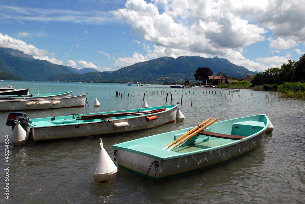 bateaux sur le lac d'Annecy