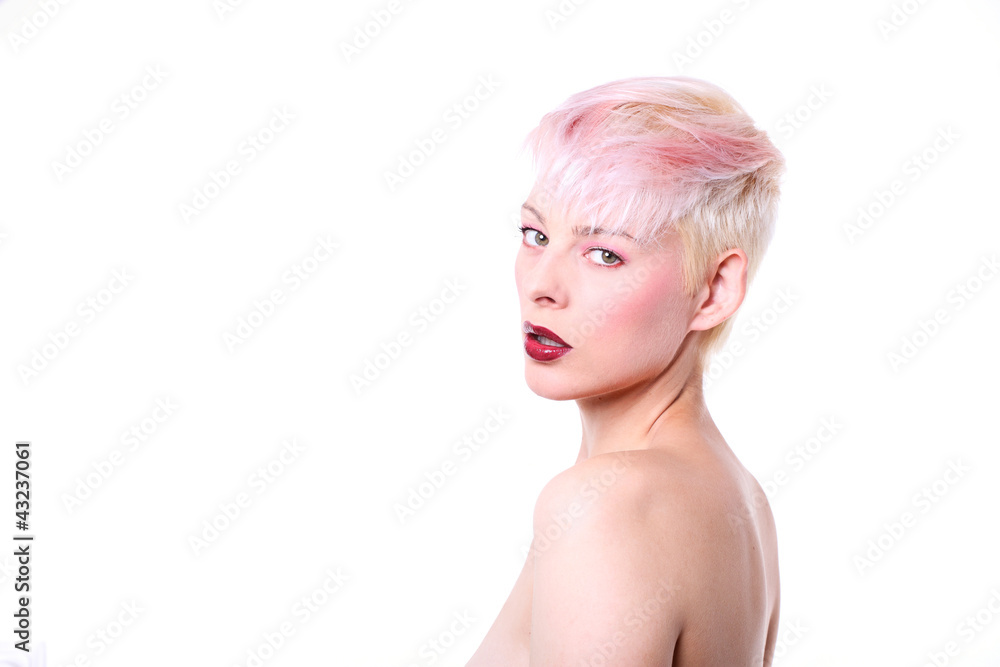jugne frau mit coloriertem haar jugne frau mit coloriertem haar