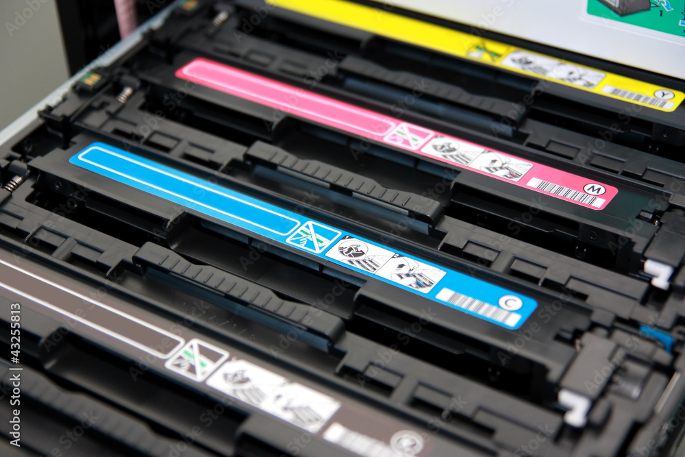 Заправка цветных лазерных. Заправка лазерных картриджей. Тонер для лазерного принтера. Цветной тонер. Заправка картриджей.