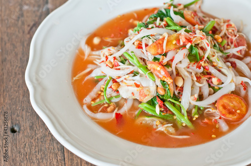 green papaya salad thai food