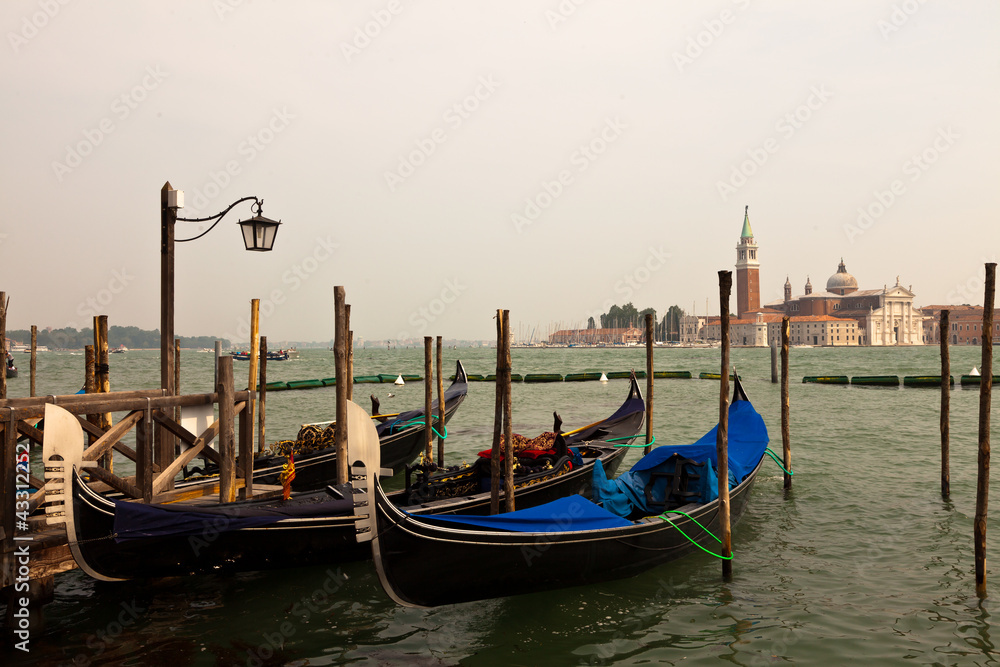 Venedig mit Gondeln