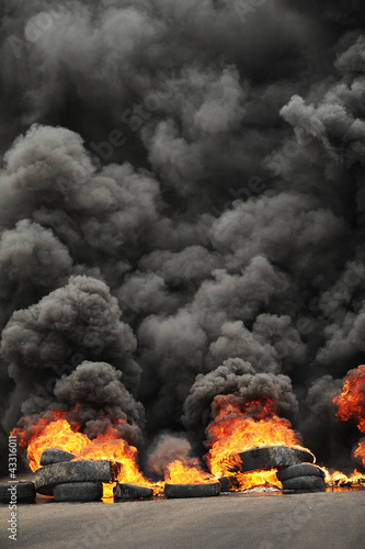 Foto Fire during a protest causing poisoning smoke
