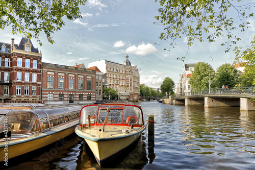 Amsterdam Canals, Holland © Özgür Güvenç
