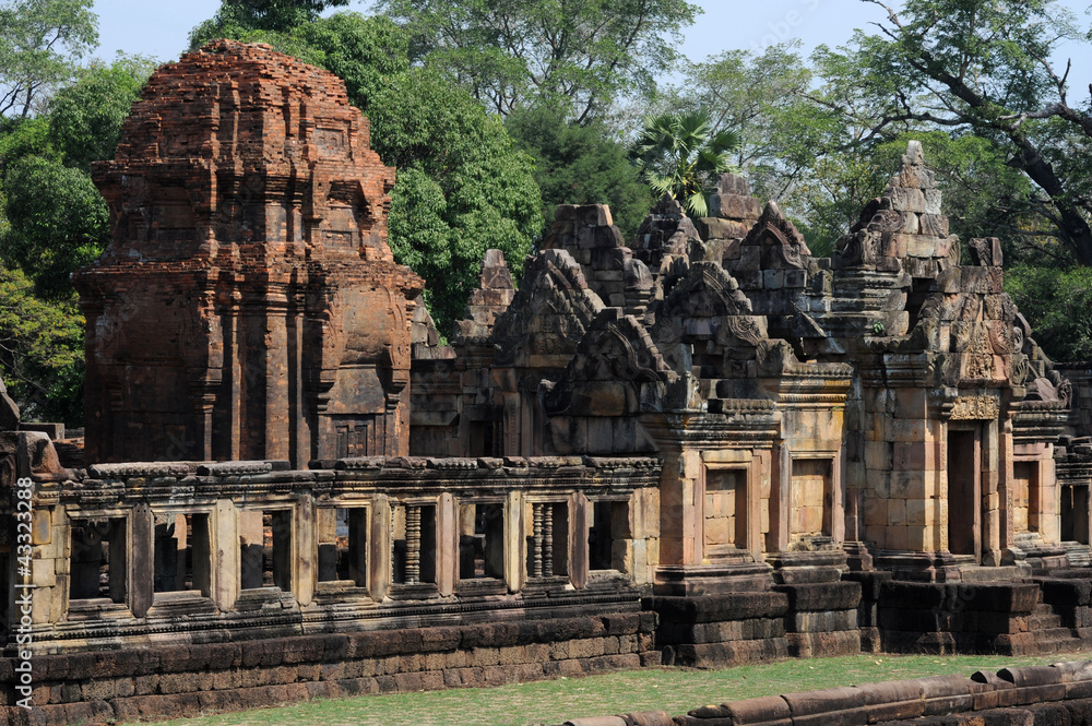 il tempio khmer di Prasat Muang Tam in Tailandia