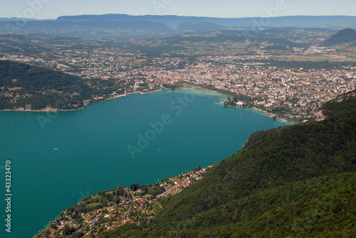 Annecy et son lac © Richard Villalon