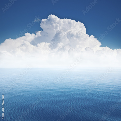 beautiful sea and cloud sky at the horizon