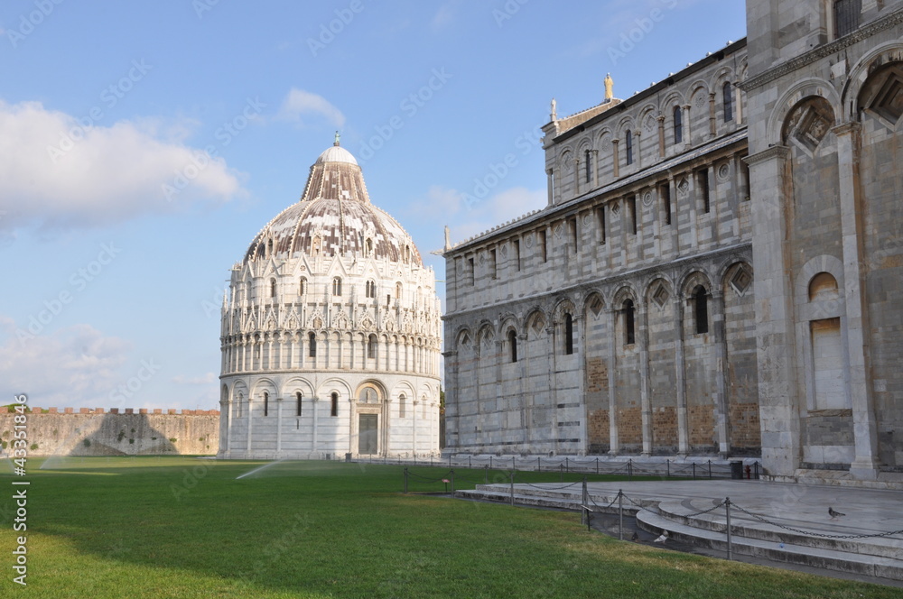 Tourist attractions of Italy Pisa