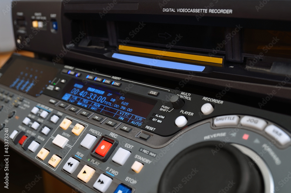 Professional video recorder . Digital Betacam format Professional video recorder . Digital Betacam format