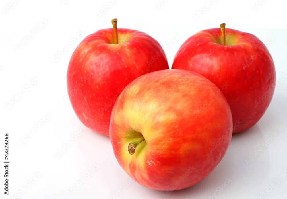 three red apples three red apples