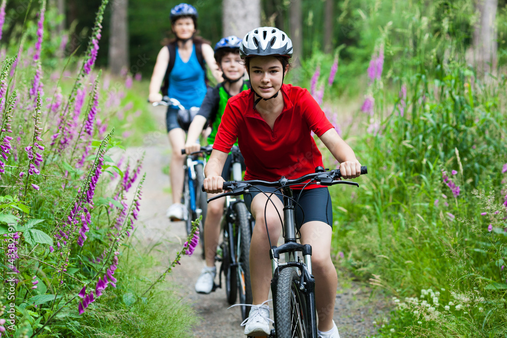 Fototapeta premium Family biking