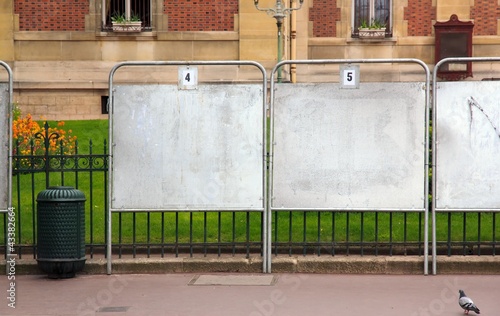 panneaux électoraux en ville