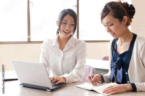 Fotografie asian businesswomen working