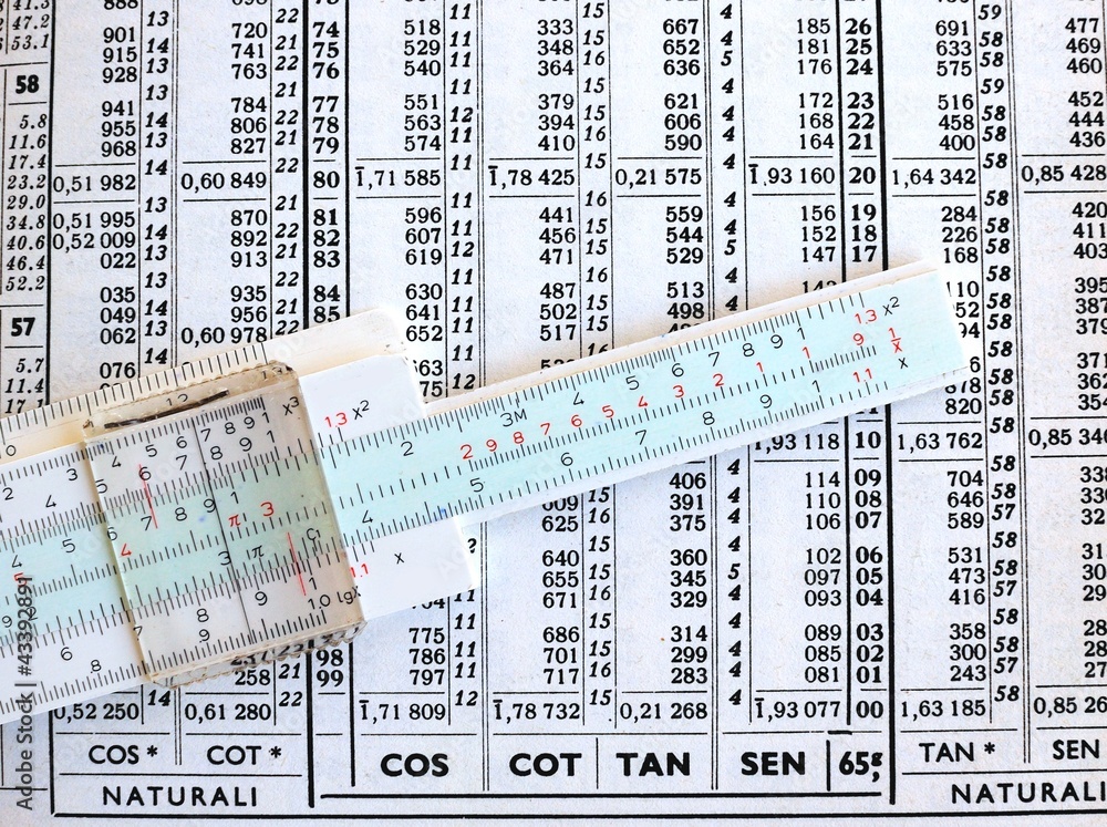 regolo calcolatore con tavole logaritmiche Stock Photo